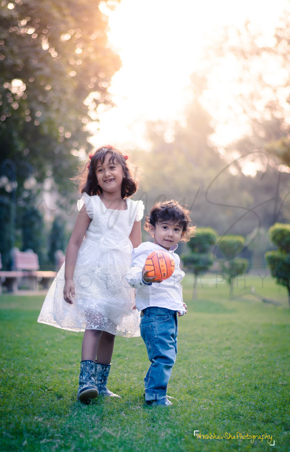 Sibling Photoshoot near you [2024] Amazing ideas at home
