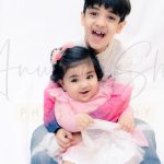 sibling photoshoot indoor, gurugram, 1 year girl, 6 years boy, laughing pose, pink white dresses, anubhavshaphotography