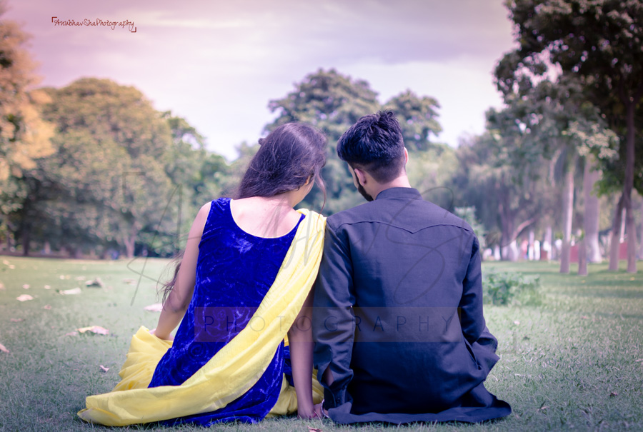 Young Couple Standing Back Stock Photo 362209676 | Shutterstock
