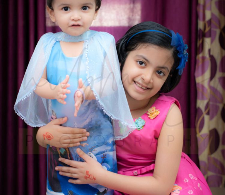 sibling photoshoot indoor gurugram, 1 year girl, 6 years girl, smiling, posing, anubhavshaphotography