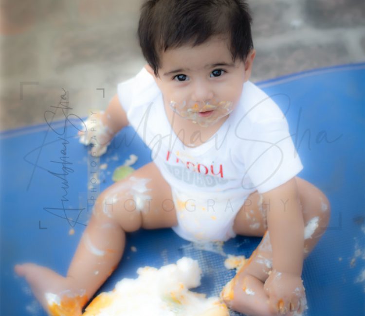 1 year pre birthday cake smash photography, garden, props, flowers, bubbles, anubhavshaphotography, white tshirt