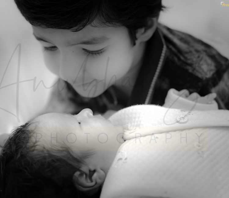 sibling photoshoot indoor, meerut, newborn baby boy, 4 years boy, looking each other, anubhavshaphotography