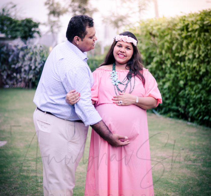 maternity pregnancy photography, outdoor, pregnant wife posing with husband, love, posing, care, anubhavshaphotography